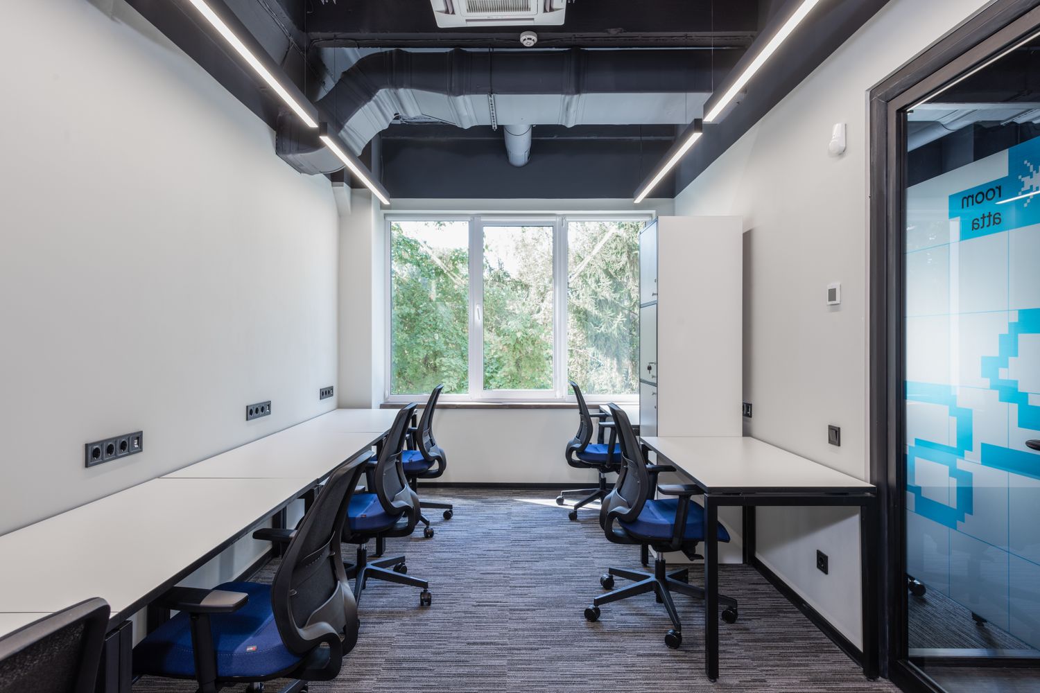 In-House vs Outsourced Office Cleaning in NJ: How to Decide What’s Right for Your Business