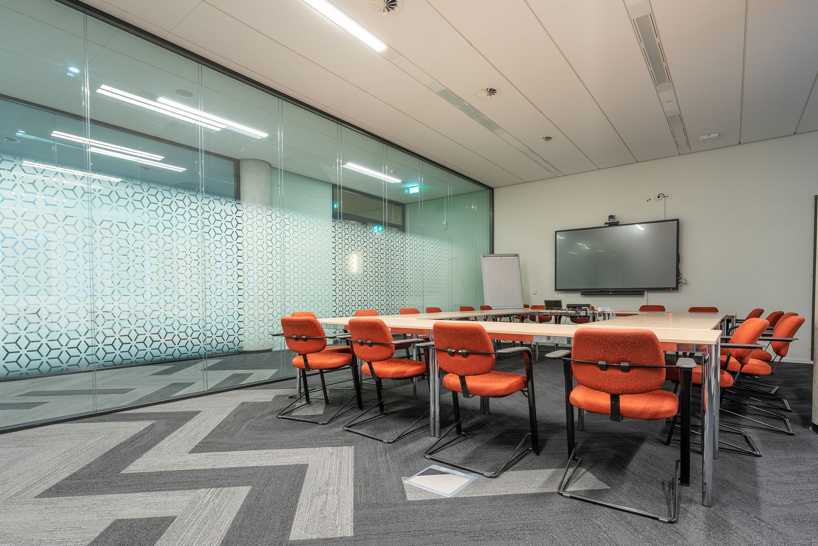Office Glass Cleaning Services: A How-To Guide for NJ Offices