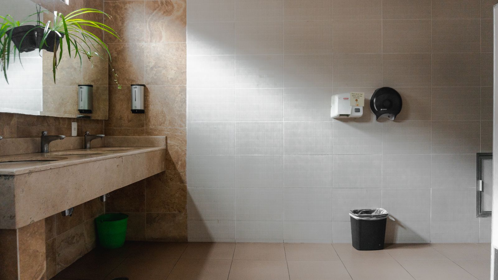 Commercial Restroom Cleaning Equipment: A Buyer Guide for NJ Businesses